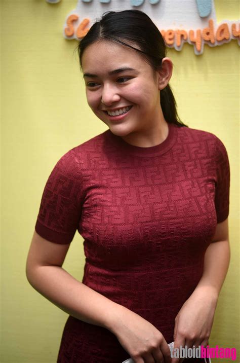 [FOTO] Amanda Manopo Buka Gerai Kue - Tabloidbintang.com