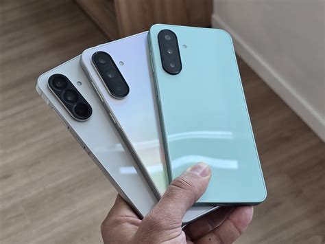 Samsung dévoile les Galaxy A56, A36 et A26 : on les a comparés