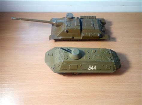 Игрушечная военная техника из СССР, танк Су 100 и БТР 60 ПБ: 150 грн ...
