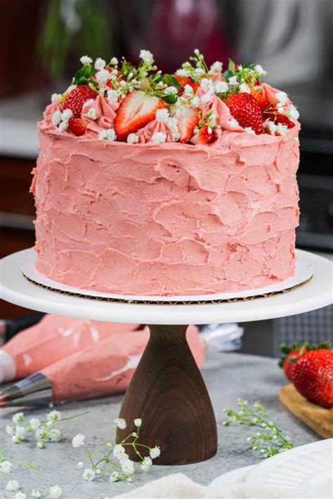 Strawberry Squirt Cake: Easy Recipe for a Stunning & Tasty Treat - 7msbbu3