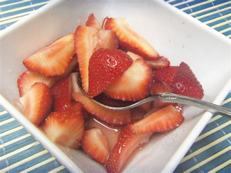 how much sugar to add to strawberries