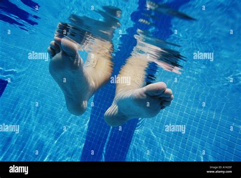 FEET UNDERWATER ON SWIMMING POOL Stock Photo - Alamy