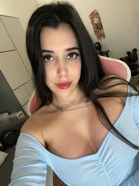 Vivi Tarantino - Estoy en vivo 💖 ven https://www.twitch.tv