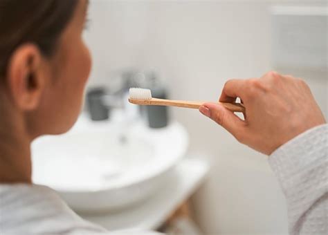 8 причин, почему десны кровоточат при чистке зубов – HEROINE
