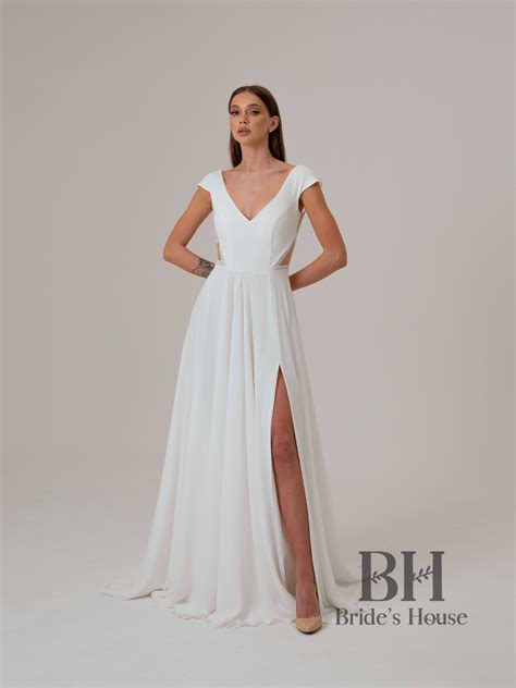 Greek style wedding dress, open top, V-neckline, short sleeves, train