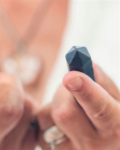 Symbolism of Obsidian: Meaning, Healing Properties and Uses | Sarah Scoop