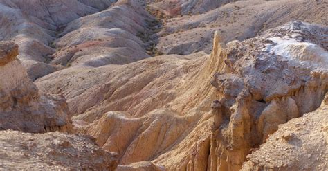 Amazing view of rocky desert terrain · Free Stock Photo