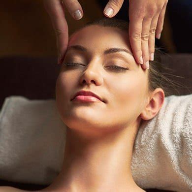 20% OFF Best Hot Oil Head Massage & Blowdry - Freya Beauty Salon JVC Dubai