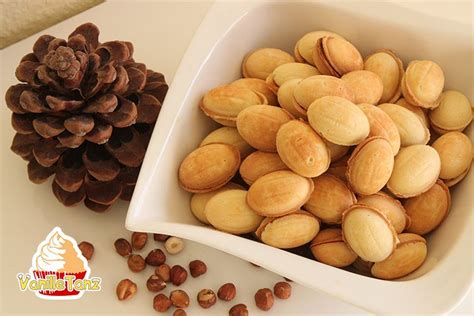Russische Oreschki (Zaubernüsse) - VanilleTanz | Food, Desserts, Butter ...