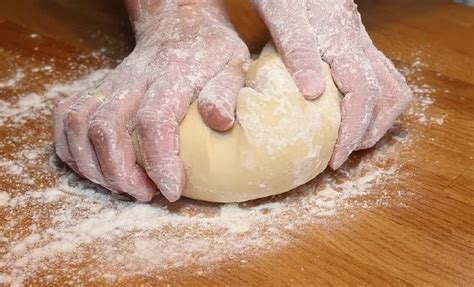 Тесто для пельменей - 10 очень вкусных рецептов в домашних условиях с ...
