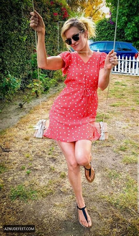 NICHOLLE TOM Feet - AZNudeFeet