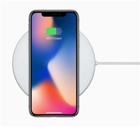 Nie trzeba zdejmować etui z iPhone X, aby go naładować indukcyjnie