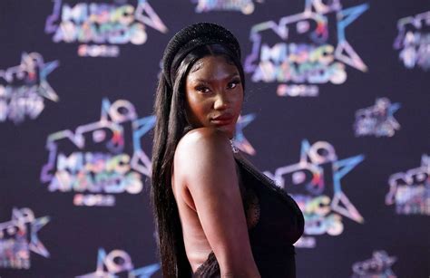 Aya Nakamura : 13 looks qui prouvent qu'elle est une icône de mode - Elle