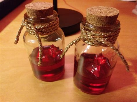 [OC][ART] I've crafted my own usable health potions : r/DnD