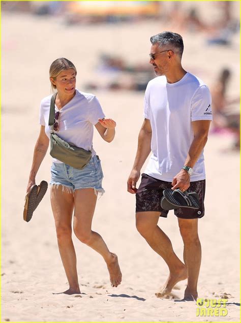 leann rimes eddie cibrian spotted  beach walk  sydney photo