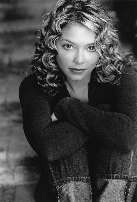 Pictures of Amanda Detmer