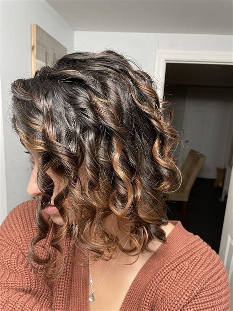 I can’t believe I thought I had straight frizzy hair… : r/curlyhair