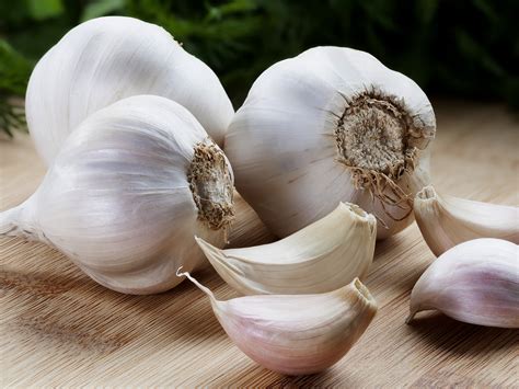 5 Surprising Health Reasons to Eat More Garlic