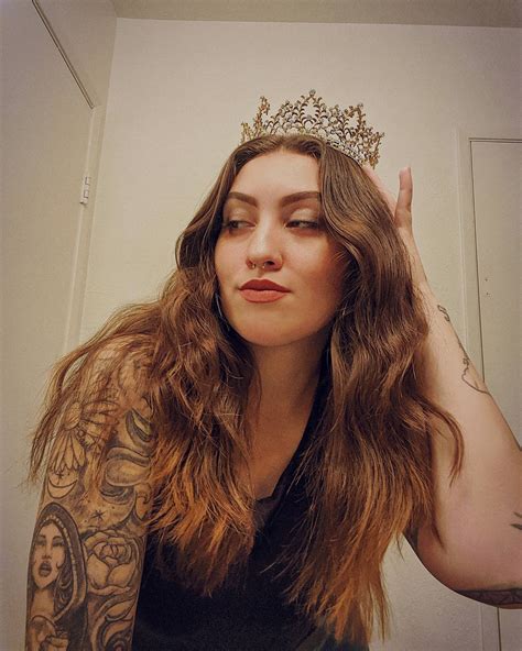 𝓗𝓸𝓵𝓵𝔂 𝓗𝓪𝔃𝓮™ (@imhollyhaze) • Instagram photos and videos