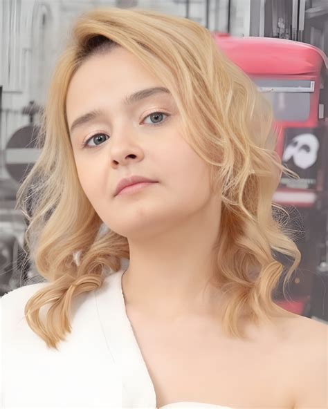 Lina Shisuta (Model) Wiki, Age, Net Worth, Husband, Family, Videos & Photos