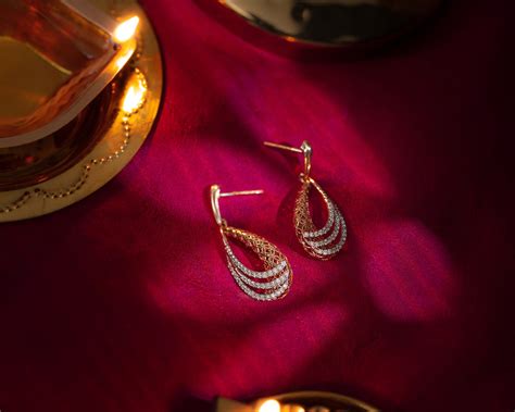 Pick Earrings for Partially Attached Earlobes - Expert Tips