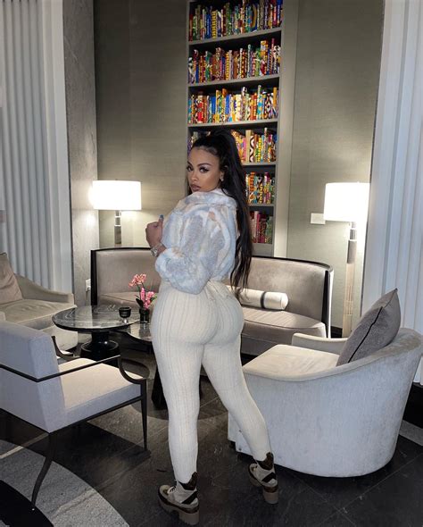 Gyatt do you know how thicc you have to be to see the outline in