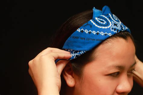 How To Tie A Bandana Necklace at Willie Mirabal blog