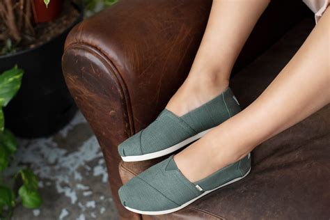 toms shoes review shoes accessories apparel