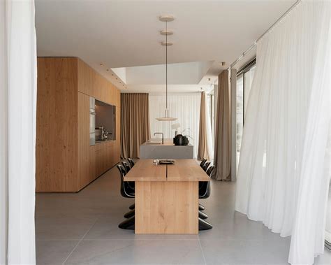 Seamless indoor-outdoor integration in this striking modern home