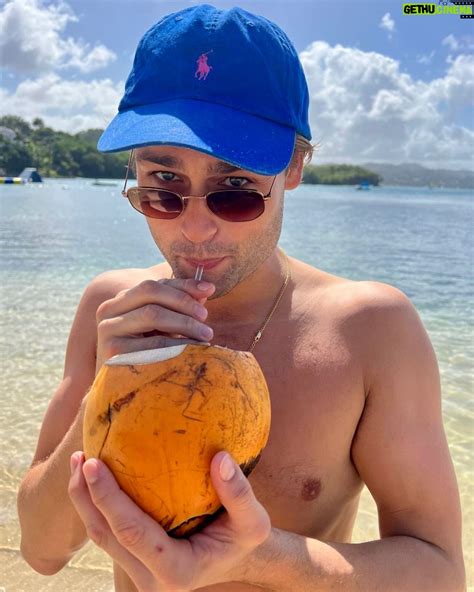 Actor Douglas Booth: Career Highlights, Biography, and News 23