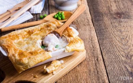 Закритий курячий пиріг з овочами та грибами: класичний англійський ...