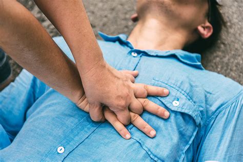 How to Perform CPR? What You Need to Know Before It’s Too Late - Howl Movie