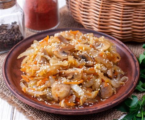 Тушеная пекинская капуста с грибами - рецепт приготовления