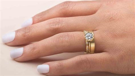 finger   wear  wedding rings lisa robin