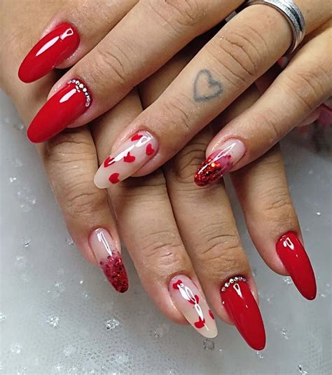 Unha Com Detalhe Vermelho - Unha Decorada Vermelha: 55 Fotos para Inspirar! – Unha Decorada Simples