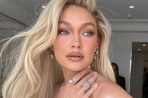 Gigi Hadid - Biography, Career, Net Worth - Kadhal.net