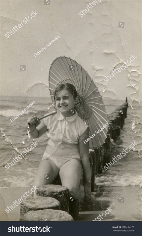 Girly Vintage Photography 1940s Back End View Of Nude Girl Fine Art