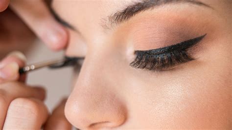 Different Types of Eyelash Extensions (and How They Stack Up)