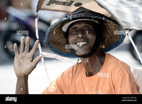 Indonesian man portrait hi-res stock photography and images - Alamy