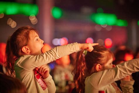 Viewers debate if how much do weathermen make matches the talent 6