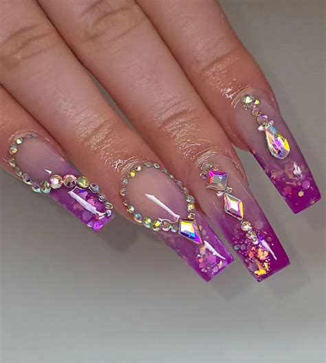 Pretty Purple Glitter Nails That Go With Everything | Morovan