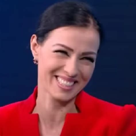 Виктория Петрова отново на крилете на любовта с нов мъж до себе си - За ...