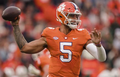Clemson quarterback DJ Uiagalelei to enter transfer portal
