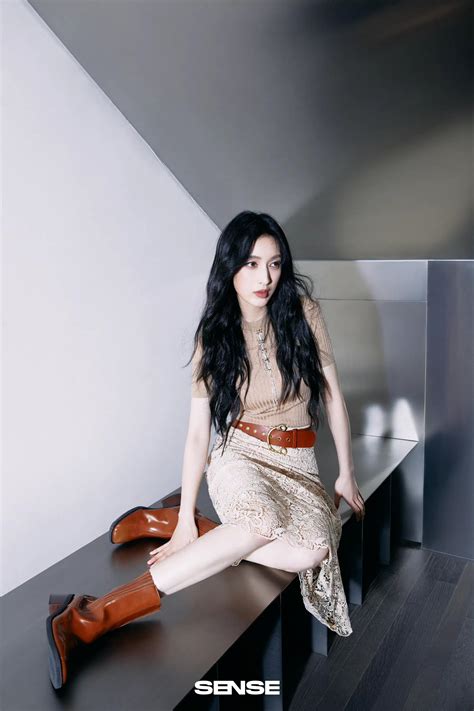 Tall Goddess - iNEWS