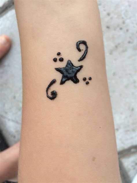 simple henna tattoo 6