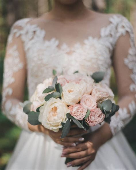 Портрет букета в руках невесты💛💛💛 Любимейшие садовые розы Дэвида Остина ...