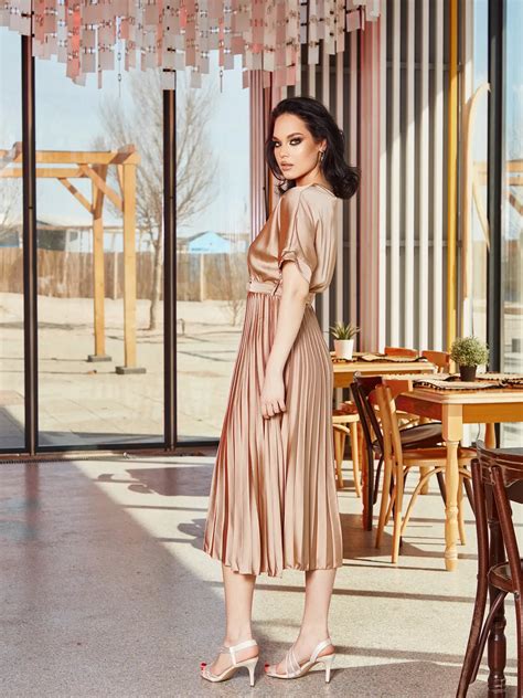 Rochie Eleganta Satin Nude de Seara Plisata Cordon MANGATA