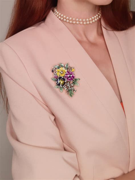 Винтажная брошь «Анютины глазки» от Exquisite