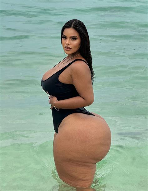 “Why Do You Need Two Chairs?”: Plus-Size Influencer’s Restaurant