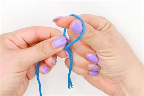 How to Tie a Slip Knot | Easy Slip Knot for Crochet and Knitting